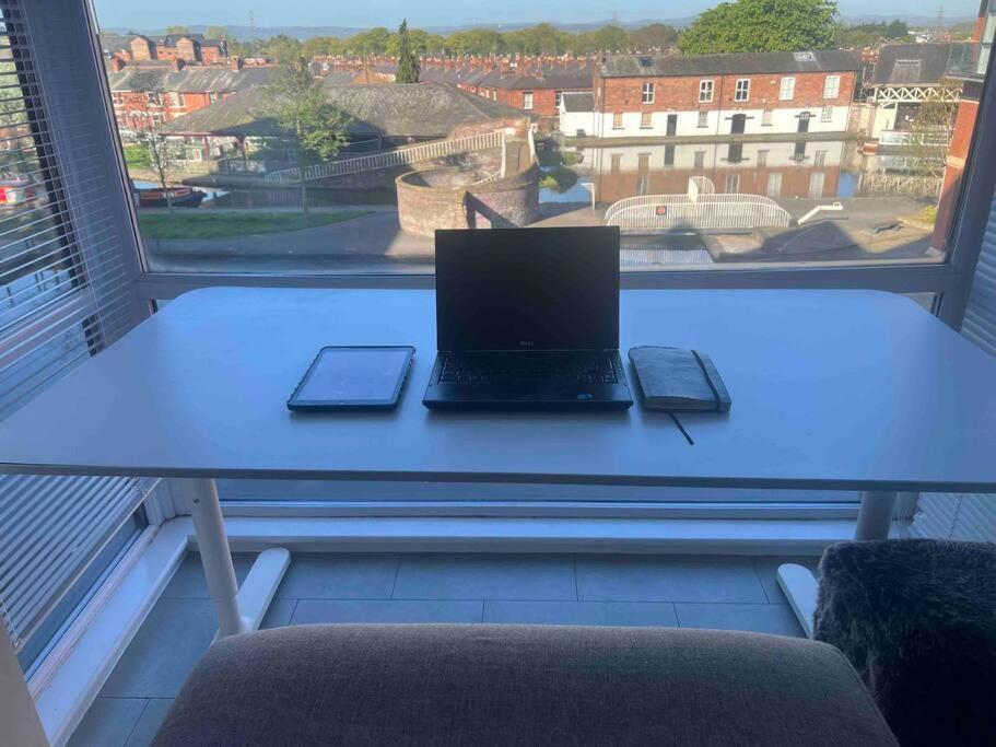 City Centre 2 Bed Apartment Chester Eksteriør bilde