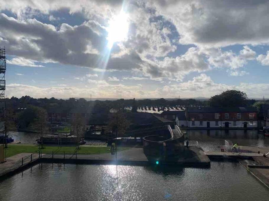 City Centre 2 Bed Apartment Chester Eksteriør bilde